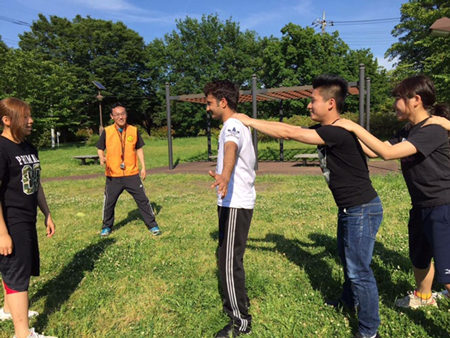 外国人留学生へ向けた文化的な 鬼ごっこ や スポーツ鬼ごっこ の体験授業 Sport For Tomorrow