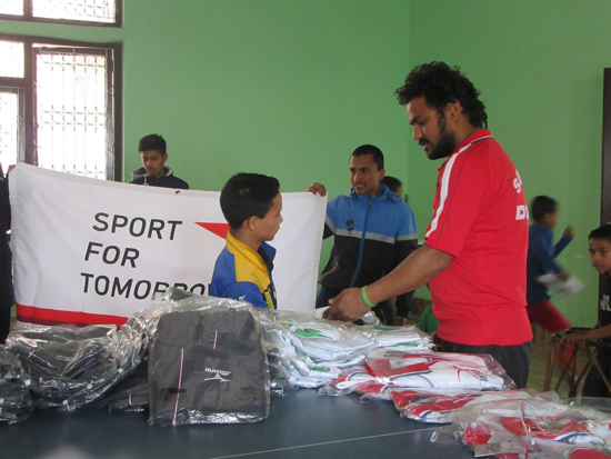【Nepal】Sportswear Donated by All Japan Archery Federation6