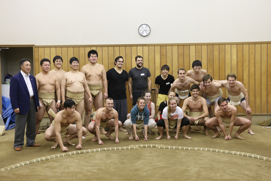 外国人留学生と相撲部の交流イベント「相撲ワークショップ」1