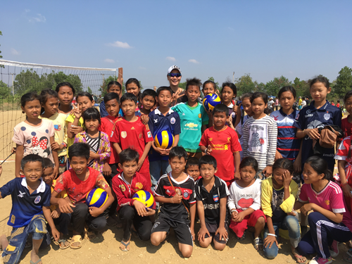 地雷のない土地でボールを手に・カンボジアプロジェクト1