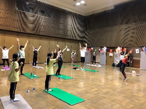 Let’s Enjoy Sports with Foreigners! -Yoga-5