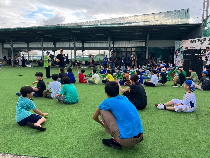 Volunteer Baseball Event in Vietnam (2023)1